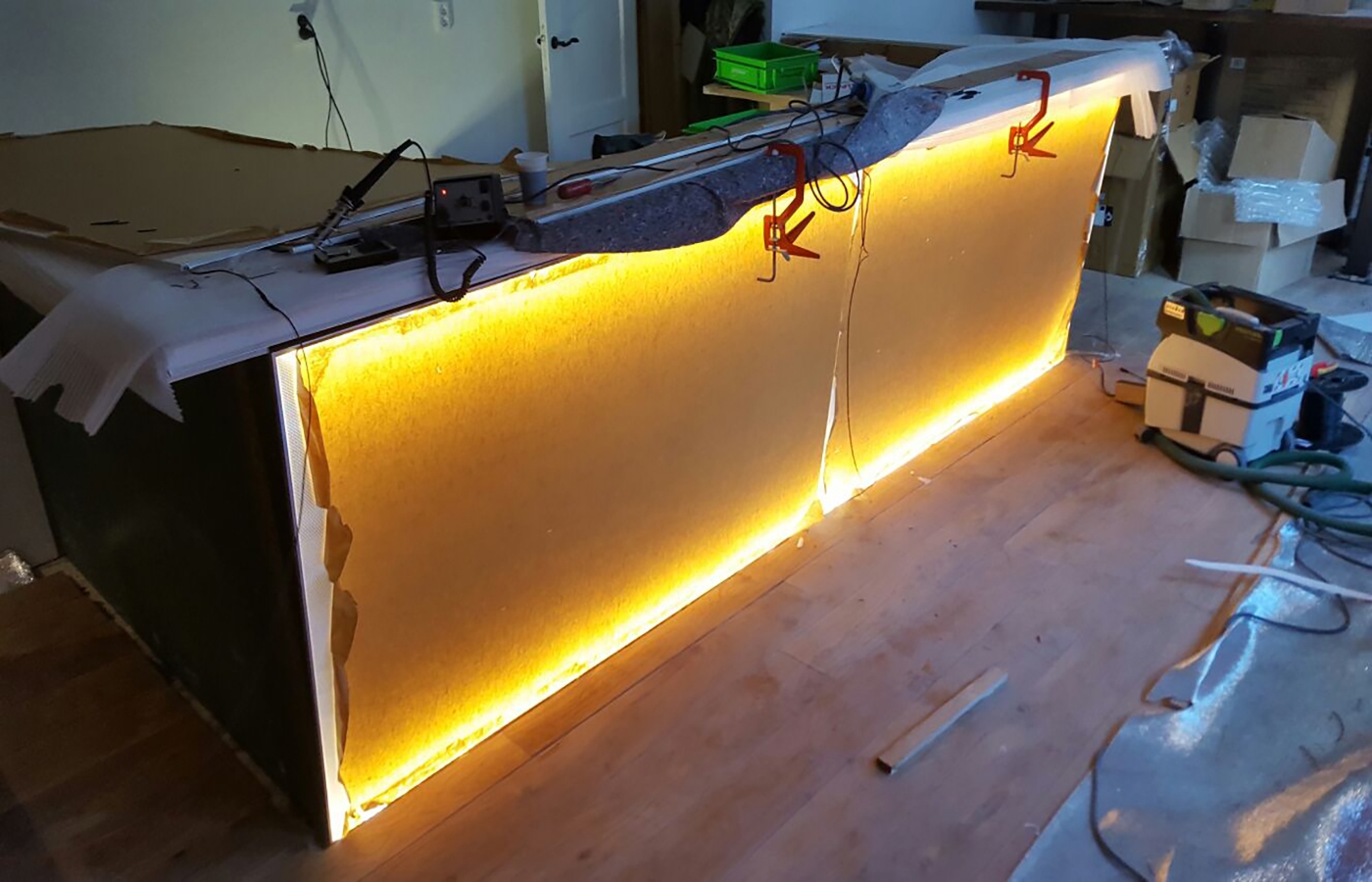 LEDSign project: verlichte marmer bar